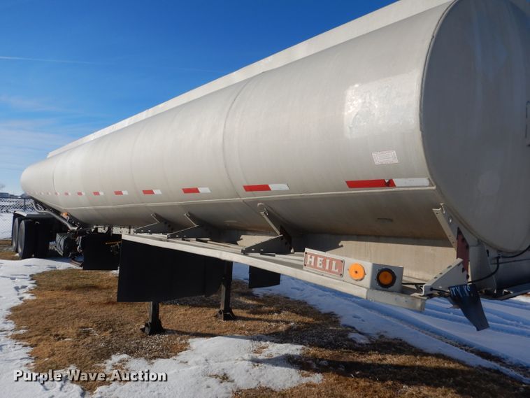 image for item FA9374 1977 Heil tank trailer