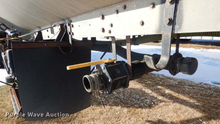 image for item FA9374 1977 Heil tank trailer