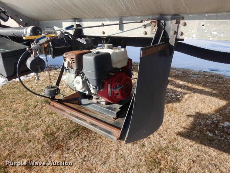 image for item FA9374 1977 Heil tank trailer