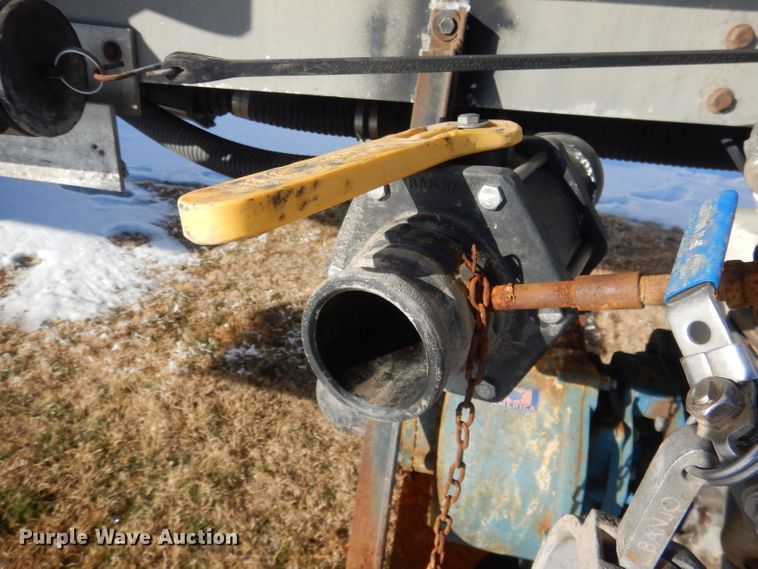 image for item FA9374 1977 Heil tank trailer