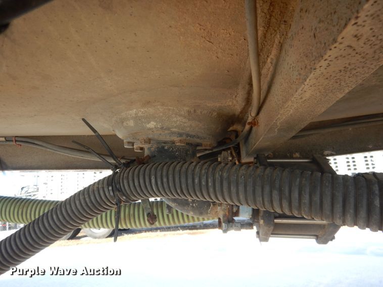 image for item FA9374 1977 Heil tank trailer