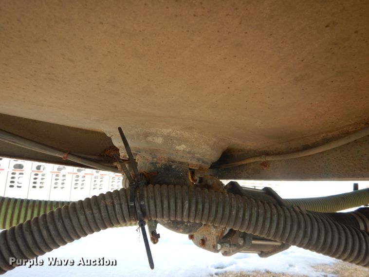 image for item FA9374 1977 Heil tank trailer