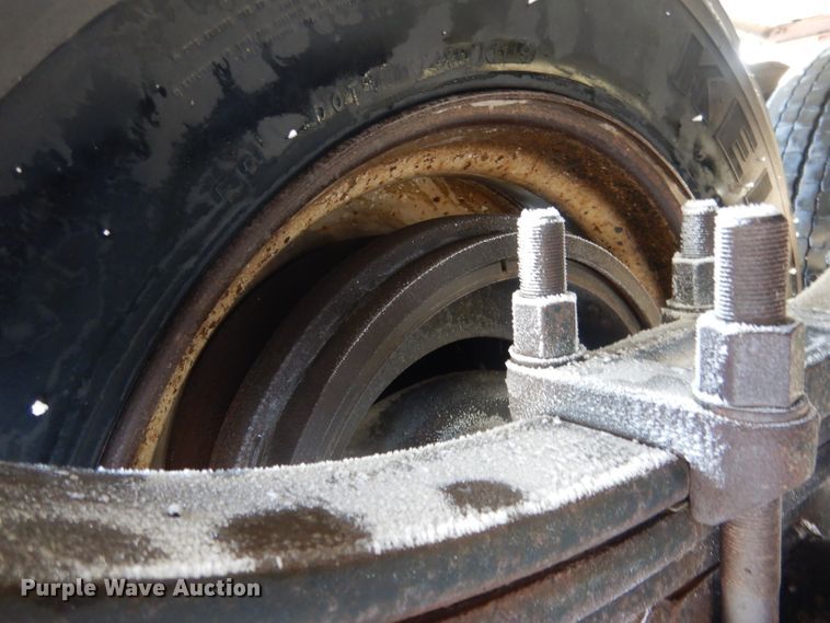 image for item FA9374 1977 Heil tank trailer