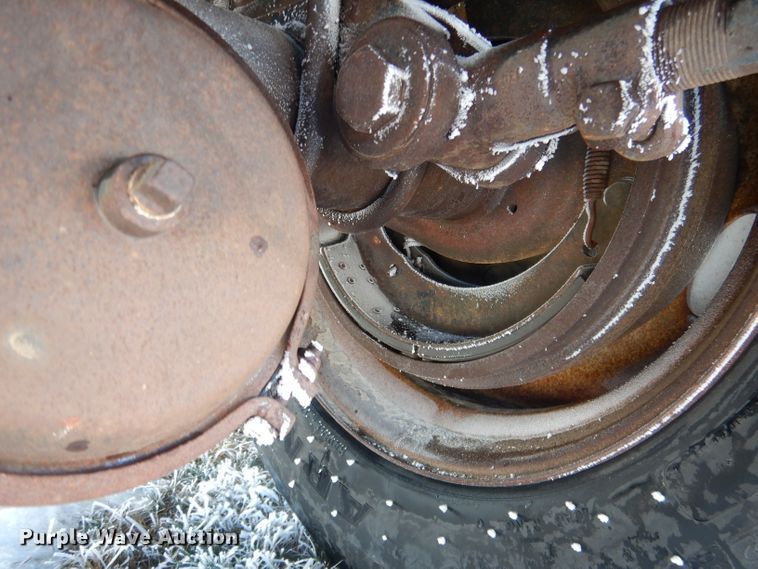 image for item FA9374 1977 Heil tank trailer