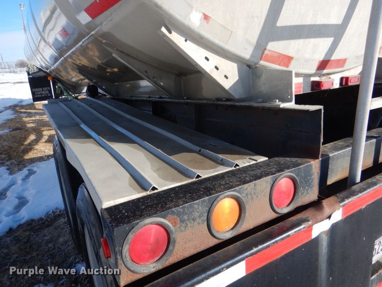 image for item FA9374 1977 Heil tank trailer