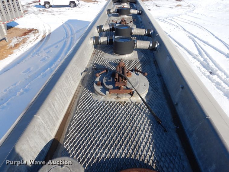 image for item FA9374 1977 Heil tank trailer