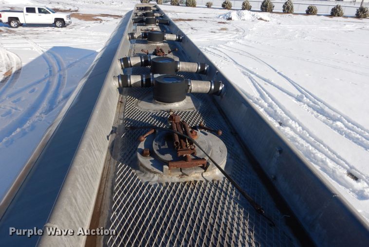 image for item FA9374 1977 Heil tank trailer