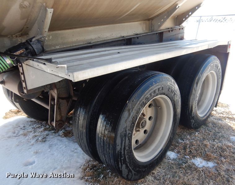 image for item FA9374 1977 Heil tank trailer