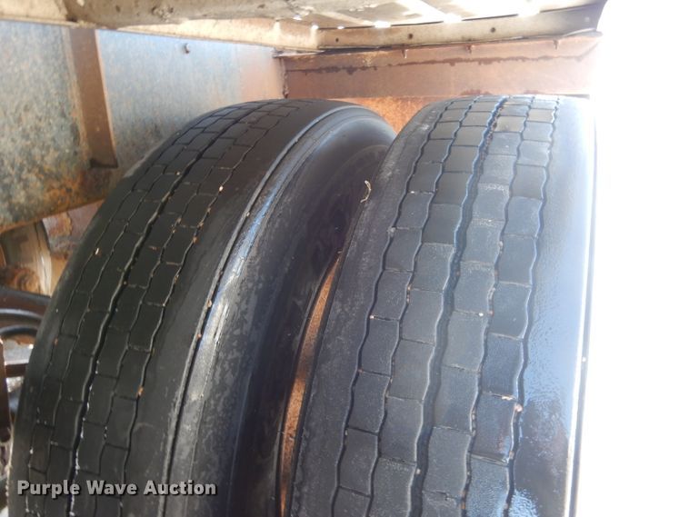 image for item FA9374 1977 Heil tank trailer