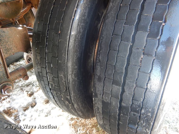 image for item FA9374 1977 Heil tank trailer