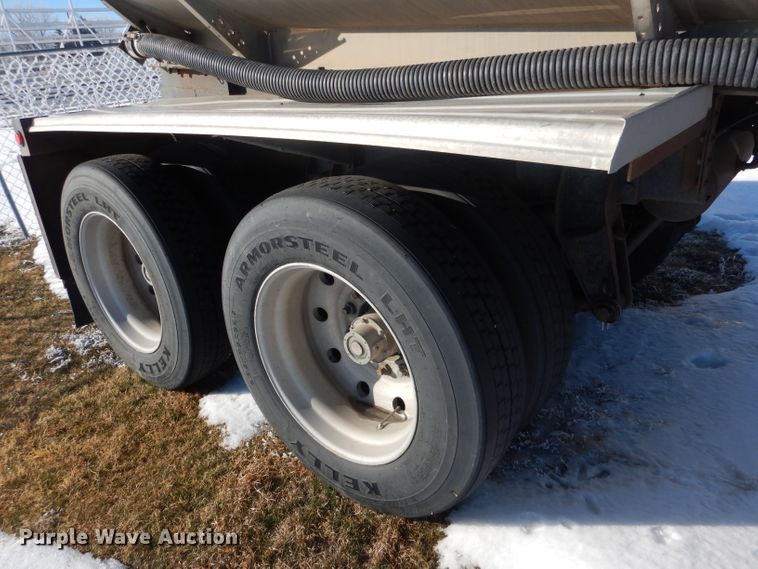 image for item FA9374 1977 Heil tank trailer