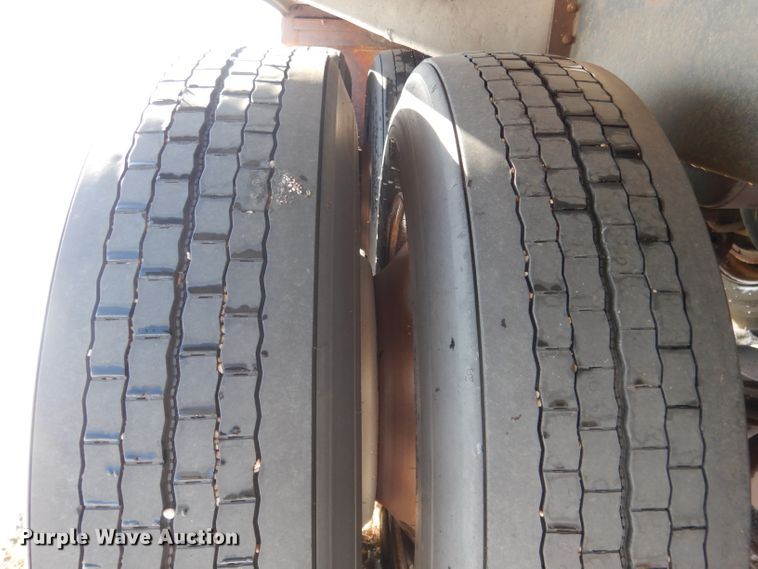 image for item FA9374 1977 Heil tank trailer