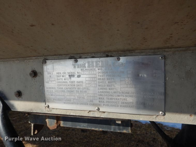 image for item FA9374 1977 Heil tank trailer