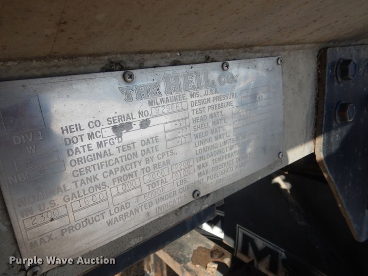 image for item FA9374 1977 Heil tank trailer