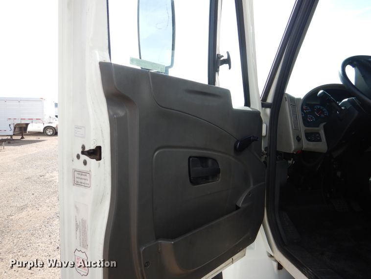 image for item HC9155 2013 International DuraStar 4300 M7  box truck