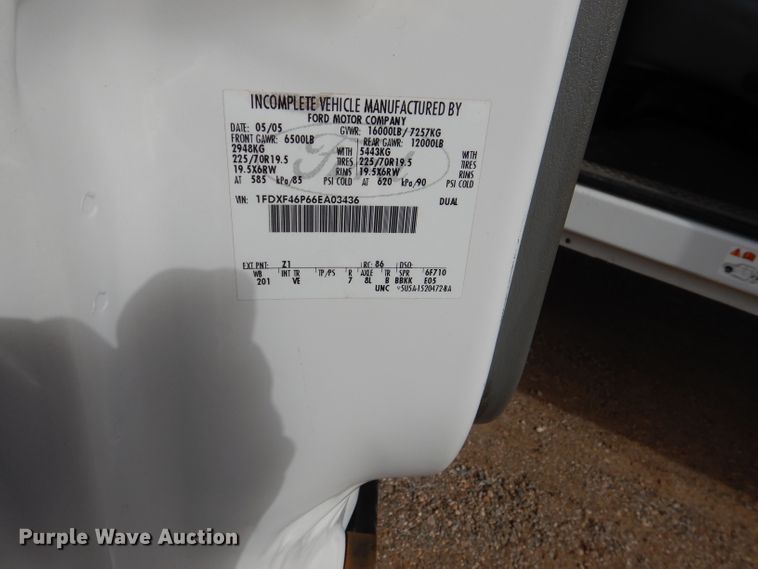 image for item HC9156 2006 Ford F450 Super Duty  flat bed truck