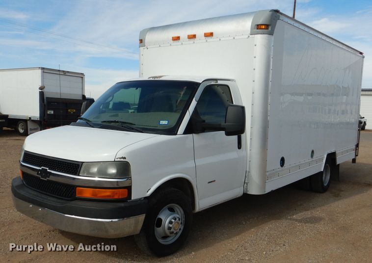 image for item HC9157 2010 Chevrolet Express 3500  box truck