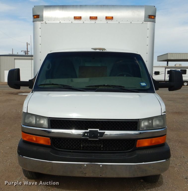image for item HC9157 2010 Chevrolet Express 3500  box truck