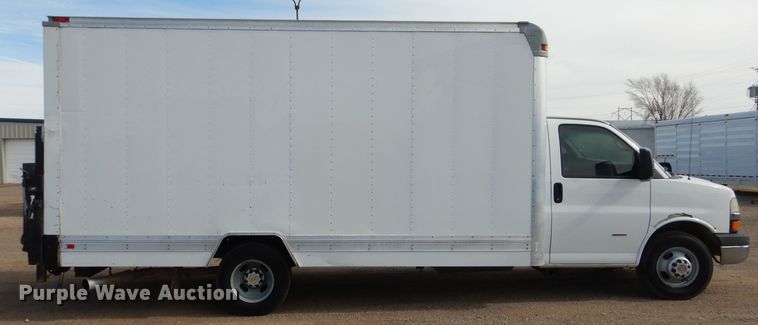 image for item HC9157 2010 Chevrolet Express 3500  box truck