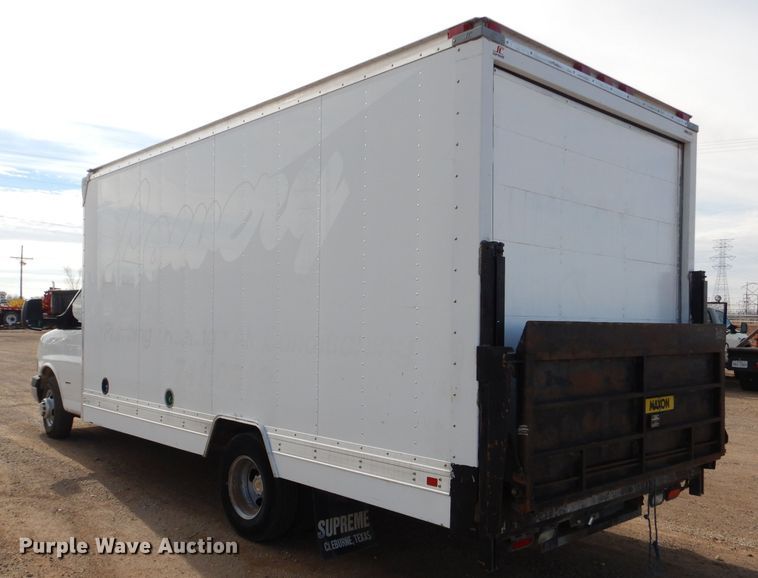 image for item HC9157 2010 Chevrolet Express 3500  box truck