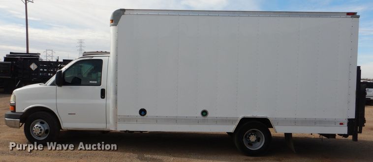 image for item HC9157 2010 Chevrolet Express 3500  box truck