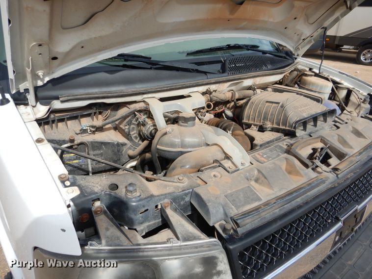 image for item HC9157 2010 Chevrolet Express 3500  box truck