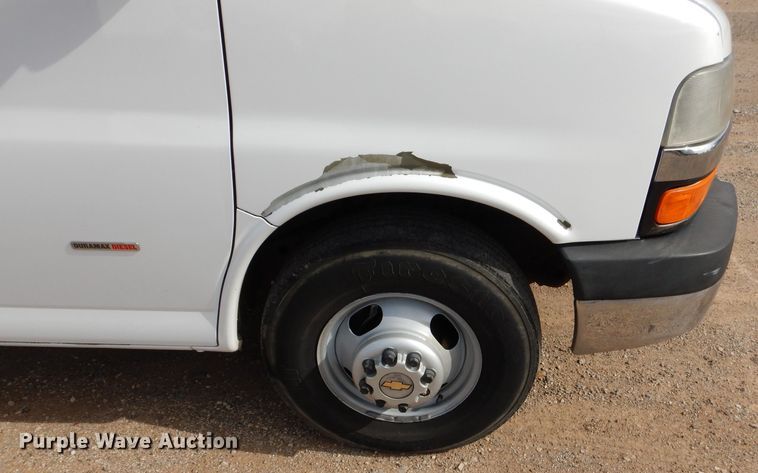 image for item HC9157 2010 Chevrolet Express 3500  box truck