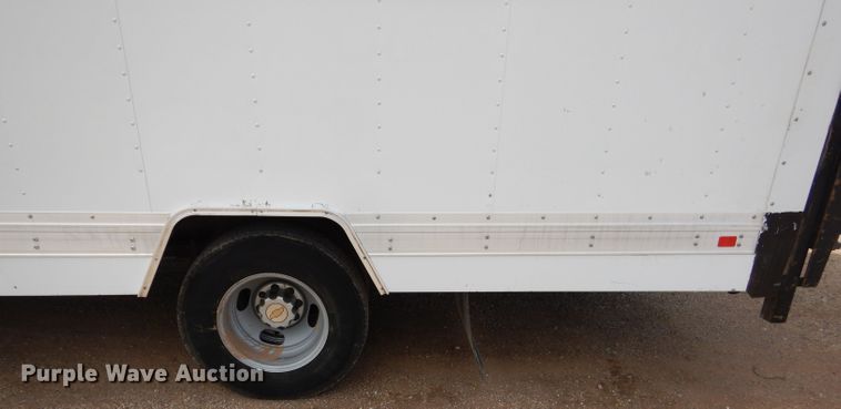 image for item HC9157 2010 Chevrolet Express 3500  box truck
