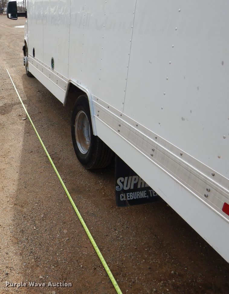 image for item HC9157 2010 Chevrolet Express 3500  box truck