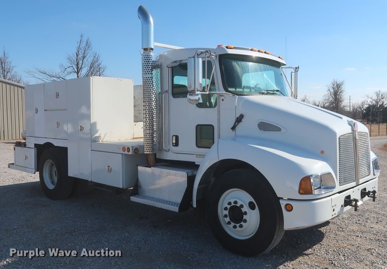 image for item HK9684 2008 Kenworth T300  utility/service truck