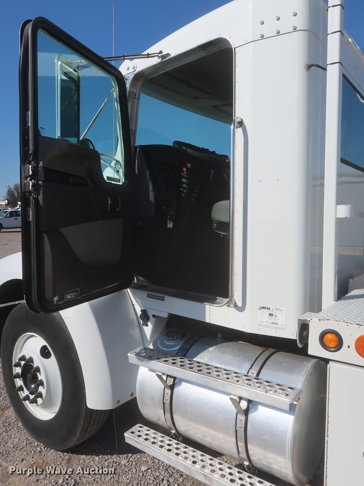 image for item HK9684 2008 Kenworth T300  utility/service truck