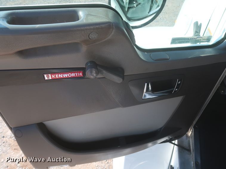 image for item HK9684 2008 Kenworth T300  utility/service truck