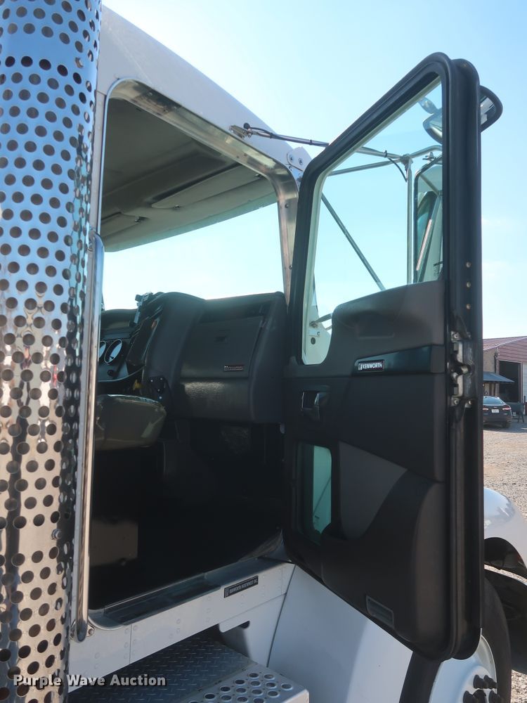 image for item HK9684 2008 Kenworth T300  utility/service truck