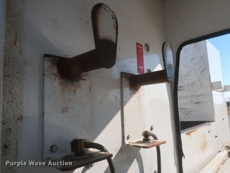 image for item HK9684 2008 Kenworth T300  utility/service truck