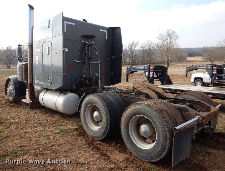 image for item HL9315 1999 Peterbilt 379  semi truck