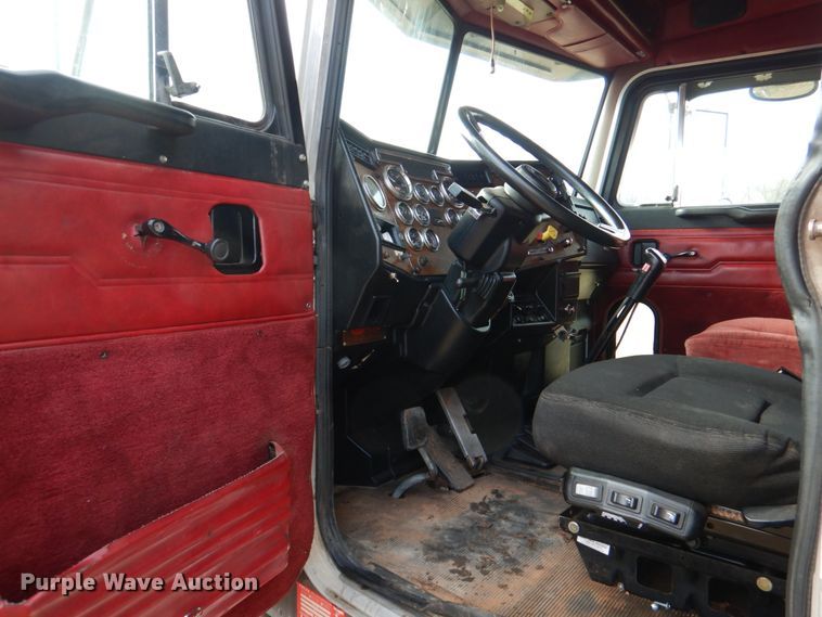 image for item HL9315 1999 Peterbilt 379  semi truck