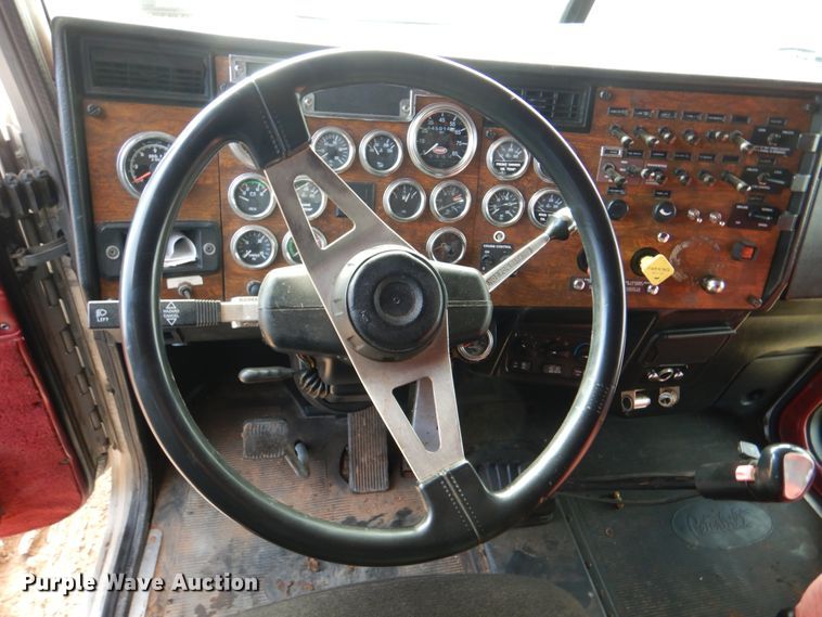 image for item HL9315 1999 Peterbilt 379  semi truck