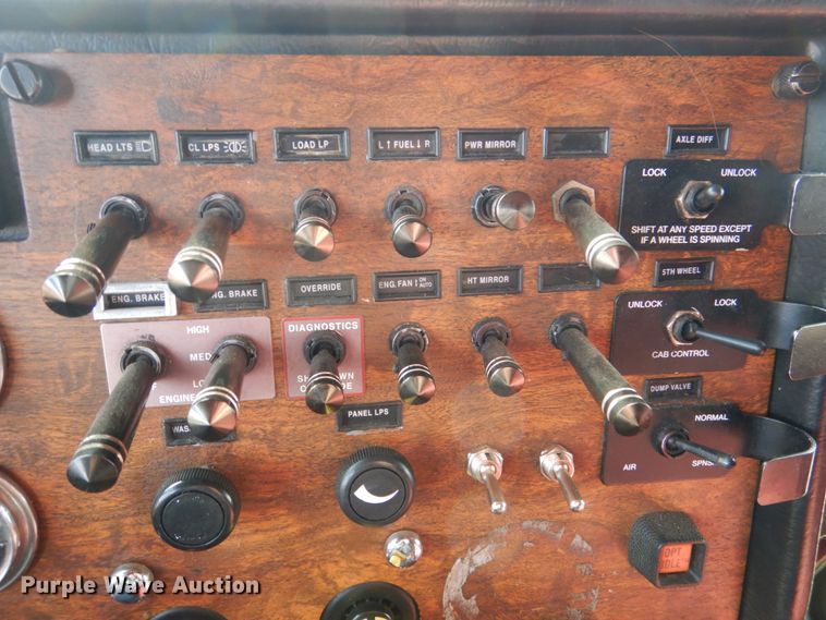 image for item HL9315 1999 Peterbilt 379  semi truck