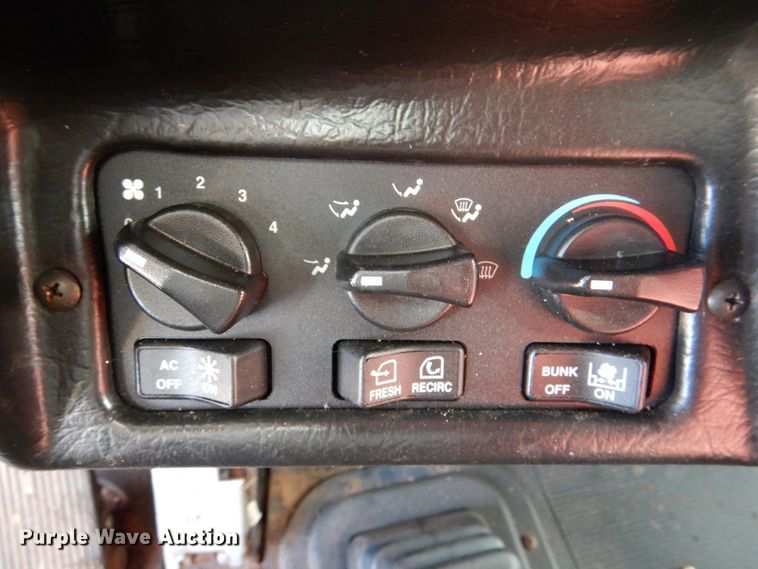 image for item HL9315 1999 Peterbilt 379  semi truck