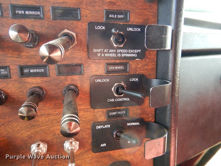 image for item HL9315 1999 Peterbilt 379  semi truck