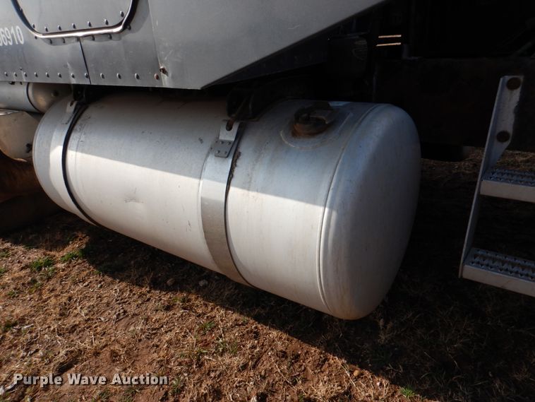 image for item HL9315 1999 Peterbilt 379  semi truck