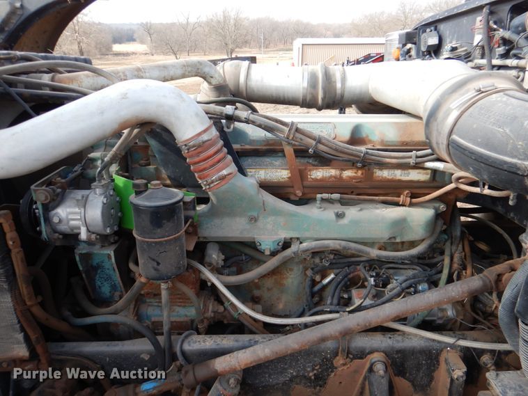 image for item HL9315 1999 Peterbilt 379  semi truck