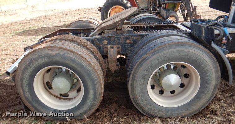 image for item HL9315 1999 Peterbilt 379  semi truck