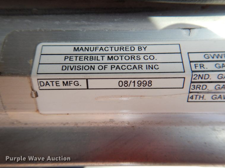 image for item HL9315 1999 Peterbilt 379  semi truck