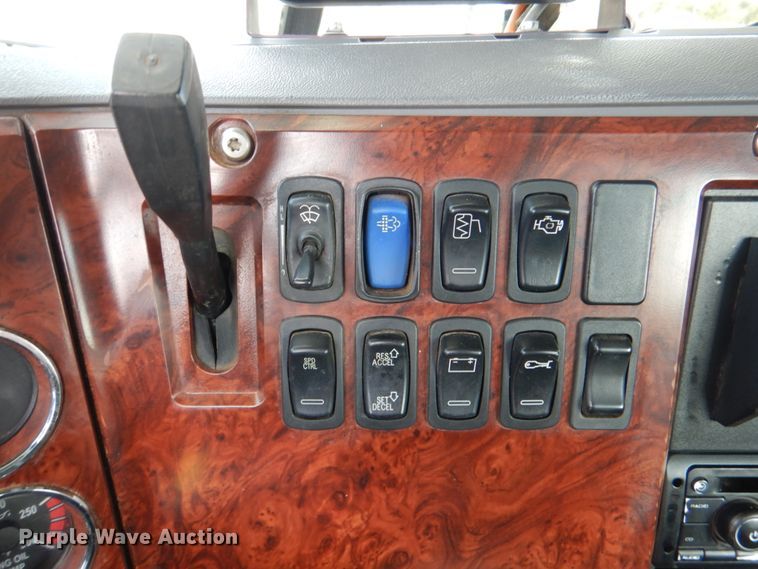 image for item HL9316 2012 Mack  semi truck