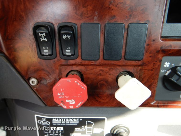 image for item HL9316 2012 Mack  semi truck