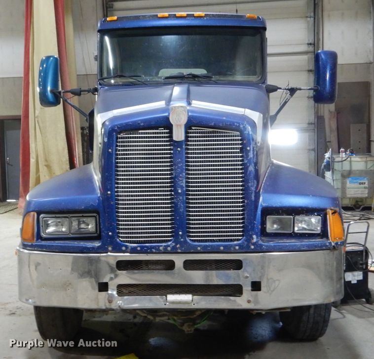 image for item HS9827 1995 Kenworth T600  semi truck