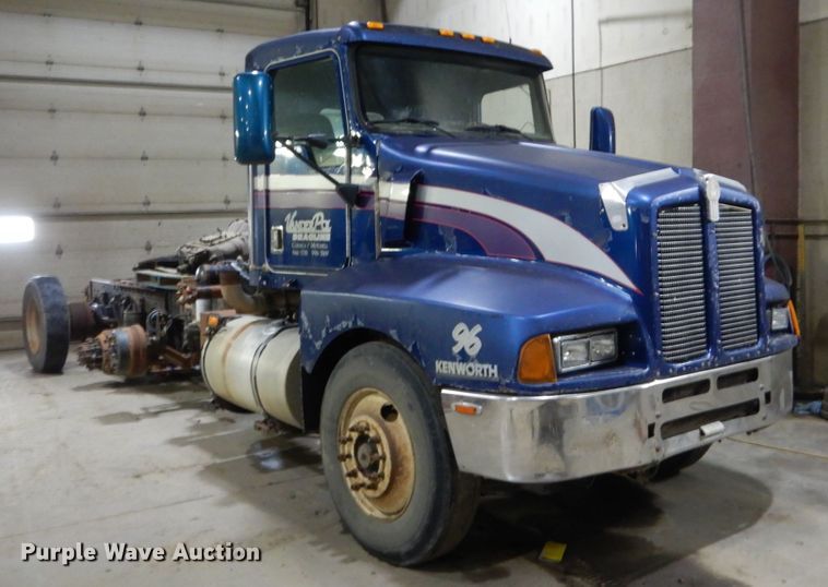 image for item HS9827 1995 Kenworth T600  semi truck