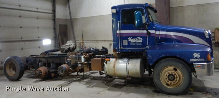 image for item HS9827 1995 Kenworth T600  semi truck