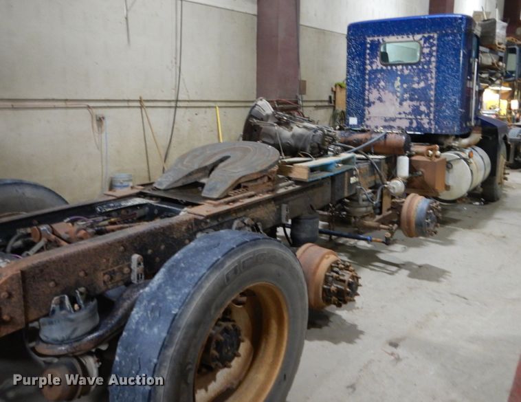 image for item HS9827 1995 Kenworth T600  semi truck